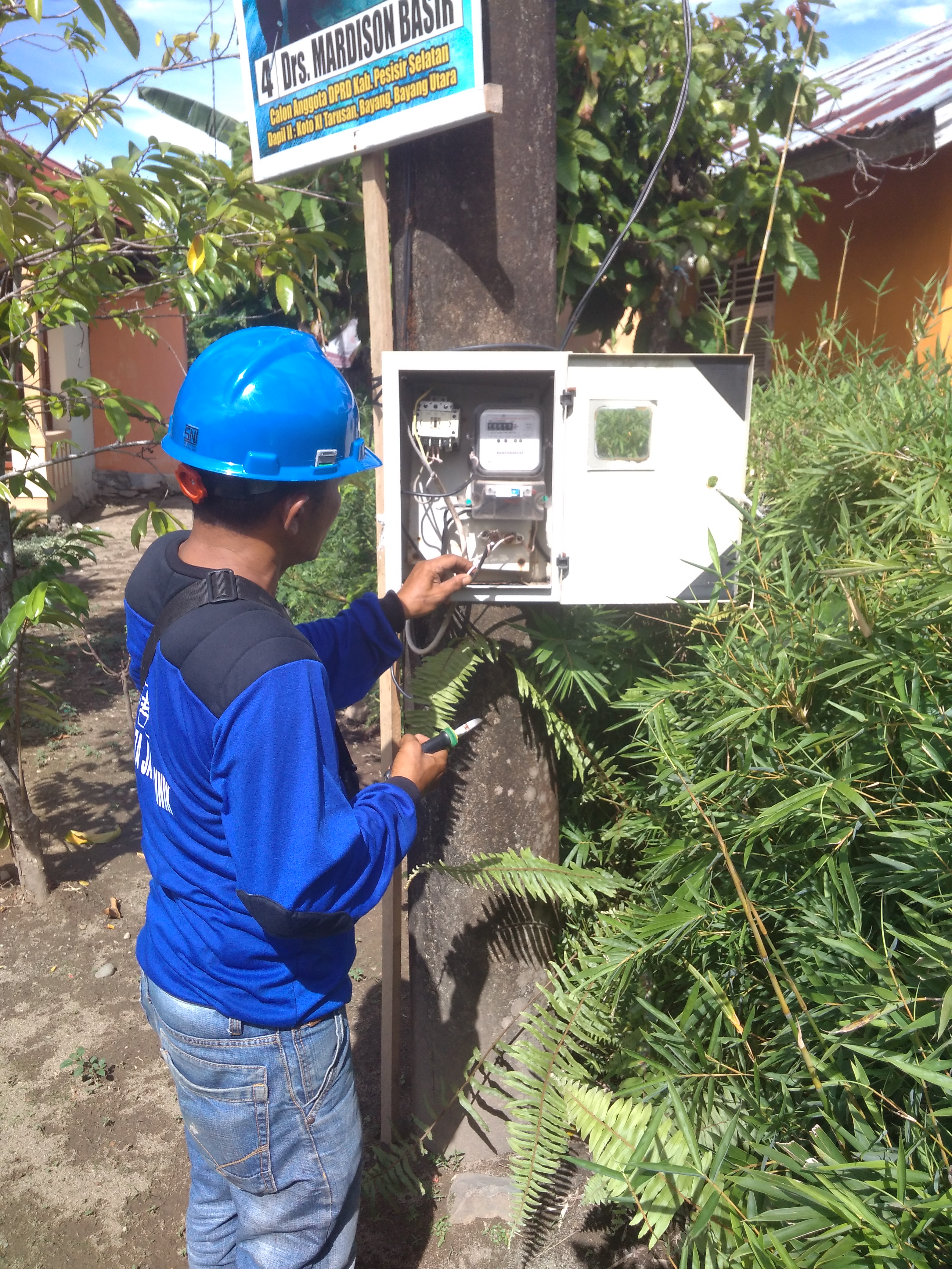 KEGIATAN PERBAIKAN PENERANGAN JALAN UMUM (PJU) TANGGAL  15 JANUARI 2019 DI JEMBATAN PASAR BARU