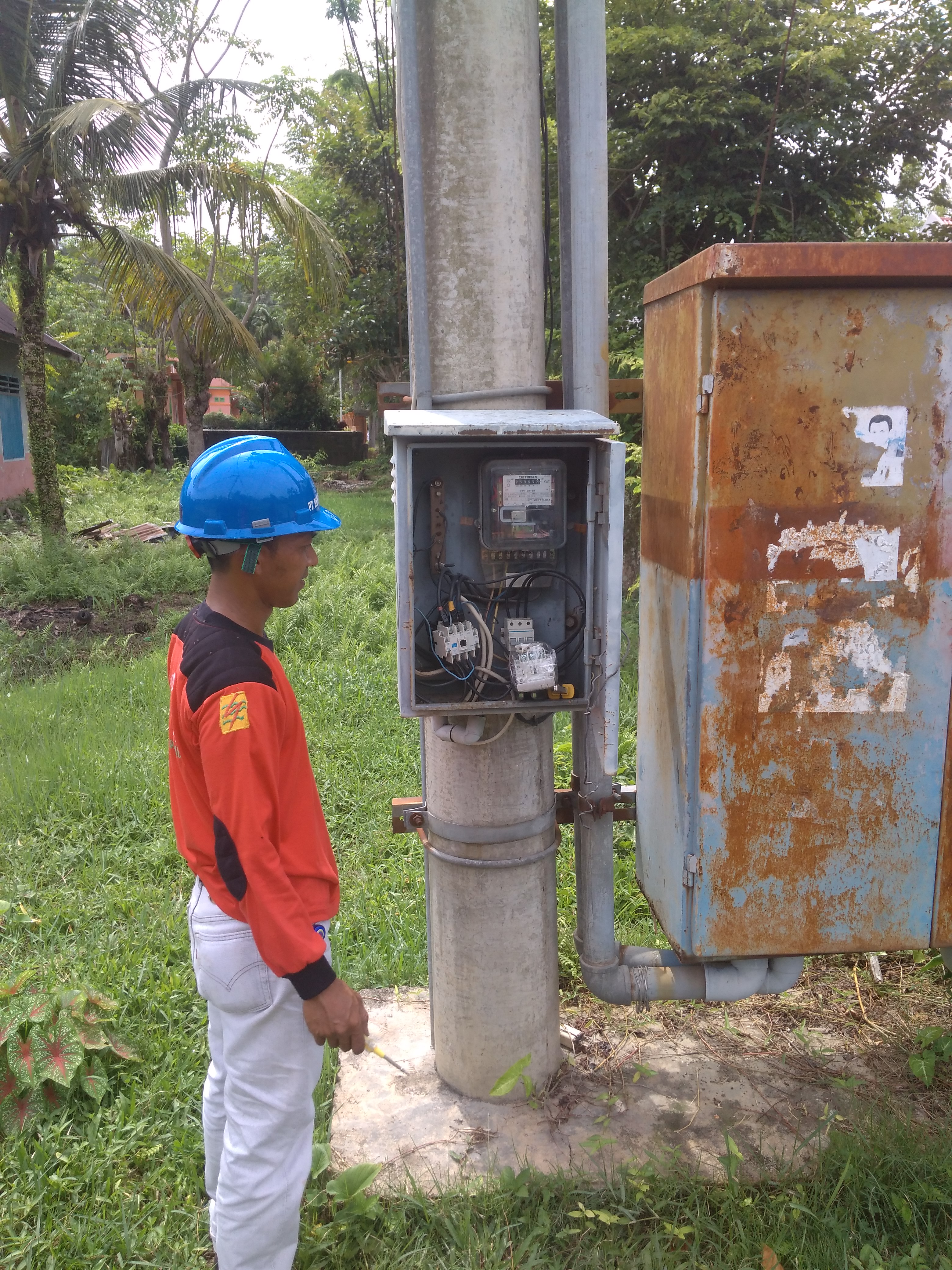 KEGIATAN PERBAIKAN PENERANGAN JALAN UMUM (PJU) TANGGAL  18 JANUARI 2019 DI SIMP. PETERNAKAN MUARO